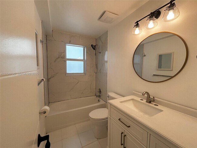 Building Photo - 407 NW 11th Ave