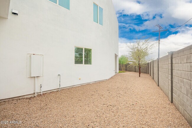 Building Photo - 6622 N 16th St