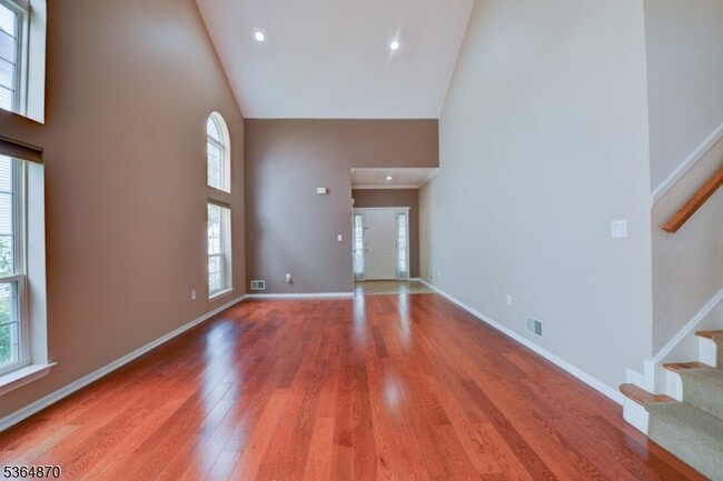 Building Photo - 5 Marco Polo Ct