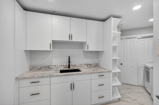 Building Photo - 5150 N Ocean Dr