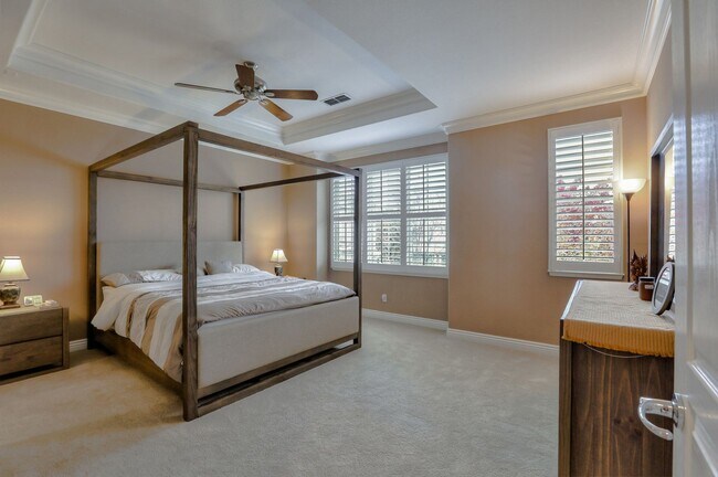 Building Photo - UPGRADED HOME WITH POPULAR FLOOR PLAN ELEG...