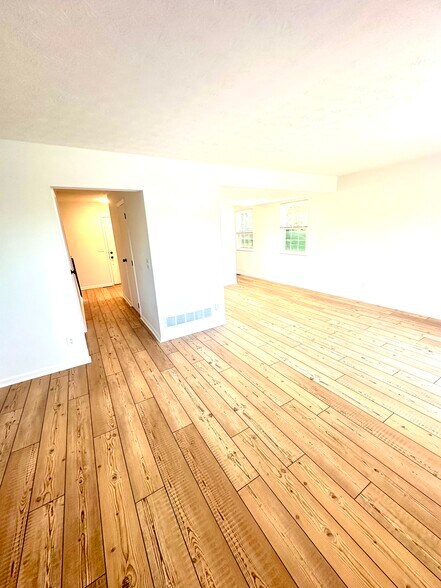 Building Photo - 7614 Pons Ln