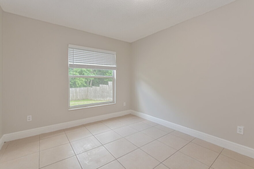 Building Photo - 5176 Heatherstone Ct