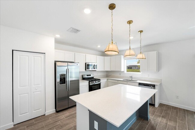 Building Photo - 6338 Windwood Wy