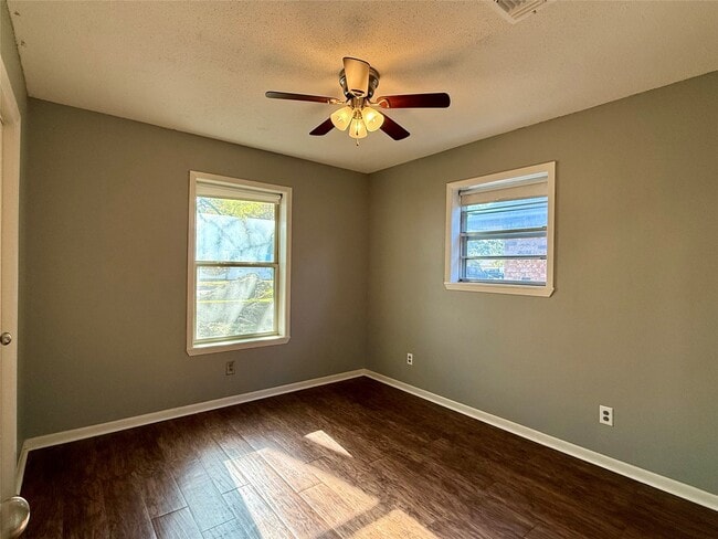 Building Photo - 1501 Stacey St