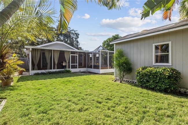 Building Photo - 227 W Fern St