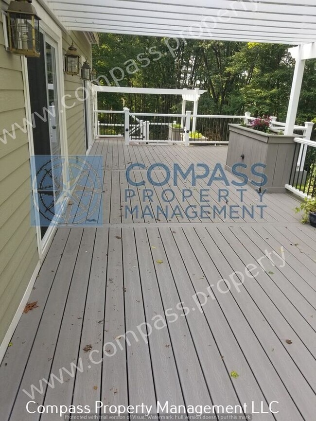 Building Photo - $2495 - 3 Bed Farm House on a Large Peacef...