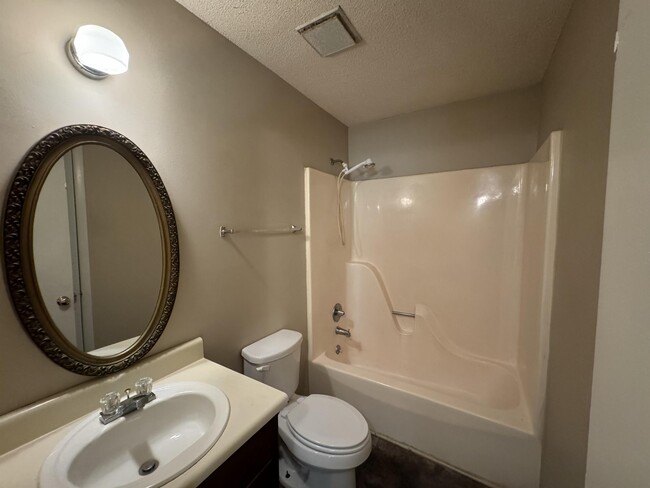 Building Photo - 3100 Gayhart Dr NW