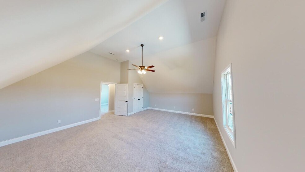 Building Photo - 221 Bluebell Dr