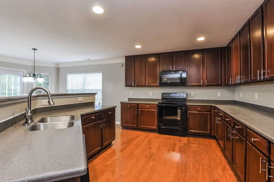 Building Photo - 6539 Guard Hill Dr