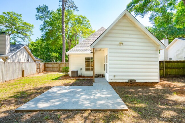 Building Photo - Updated Single Family Home in Lawton Bluff...