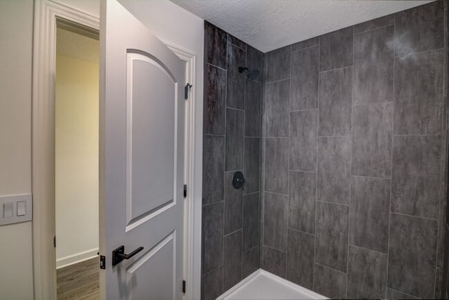 Building Photo - New 3 Bedroom Town Home