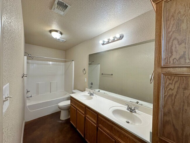 Building Photo - 1605 Powder River Dr