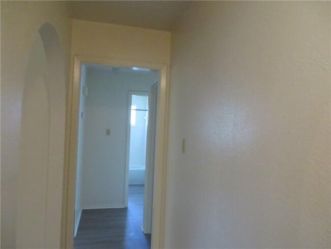 Building Photo - 502 Tanglewood Dr