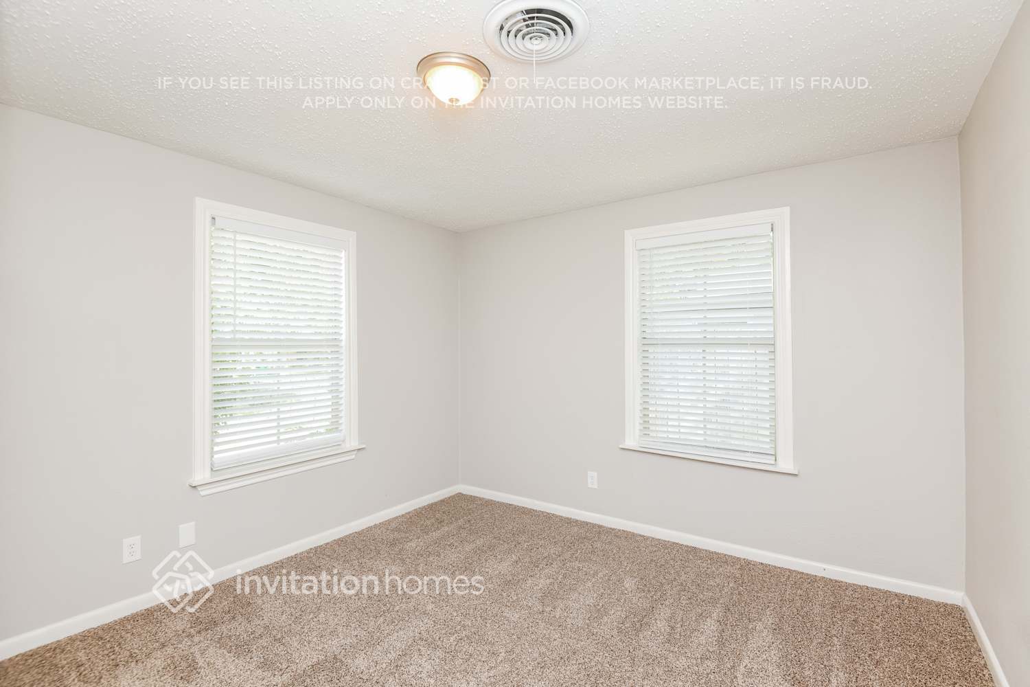 Building Photo - 208 Ennis St