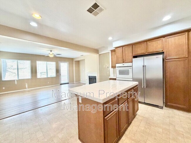 Building Photo - 29751 Maxmillian Ave