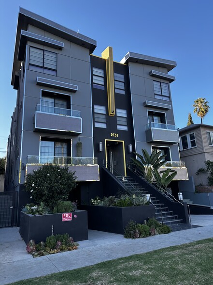 Primary Photo - 2131 S Beverly Glen Blvd
