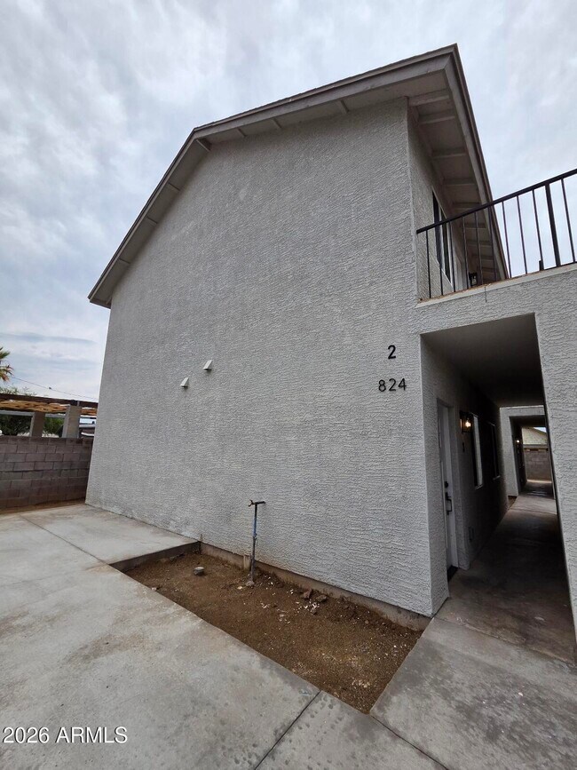 Building Photo - 824 N 11th Ave