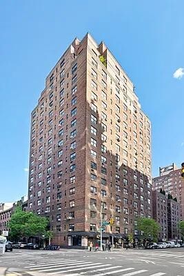 Building Photo - 200 E 16th St
