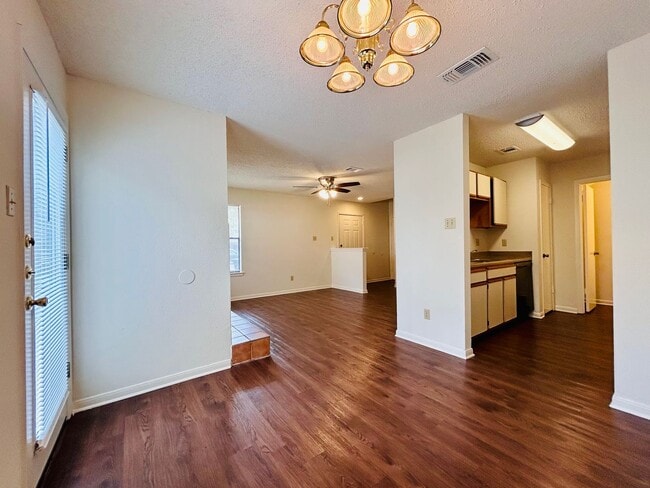 Building Photo - 8904 Schick-