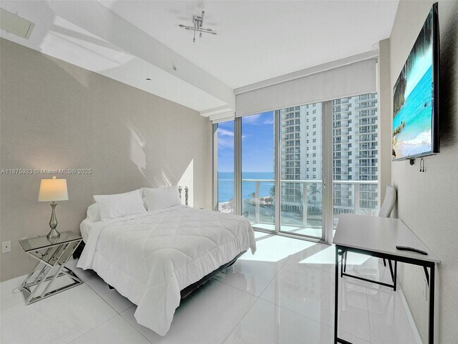Building Photo - 17475 Collins Ave