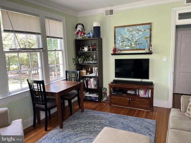 Building Photo - 1404 26th St NW