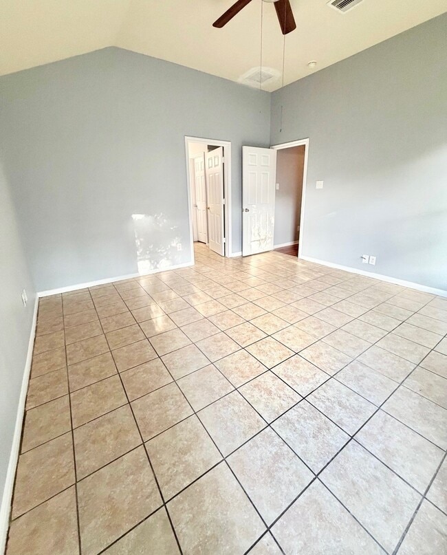 Building Photo - 3203 Barkers Crossing Ave