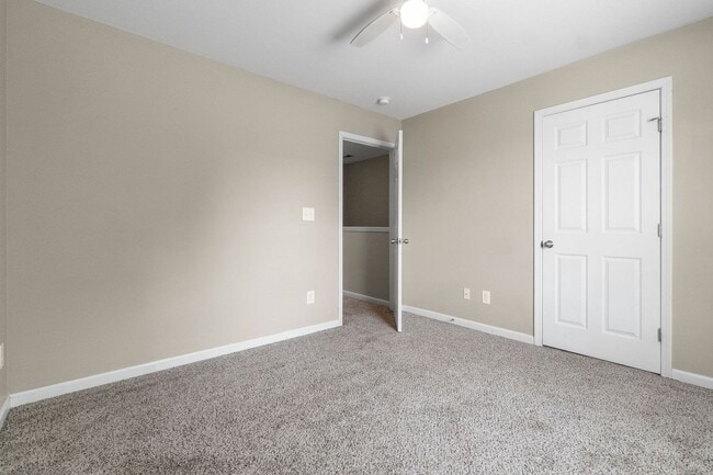 Building Photo - 2 Bedroom 1.5 Bathroom Townhome!!!