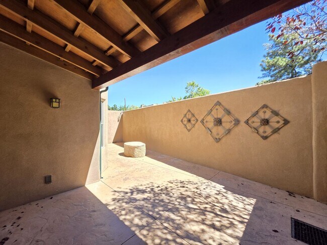 Building Photo - 300 Camino De Los Marquez