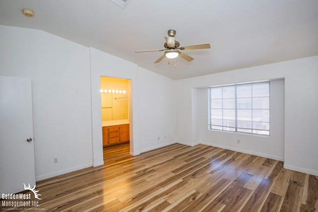 Building Photo - Beautifully Maintained 2Bdm 2Ba Townhome i...