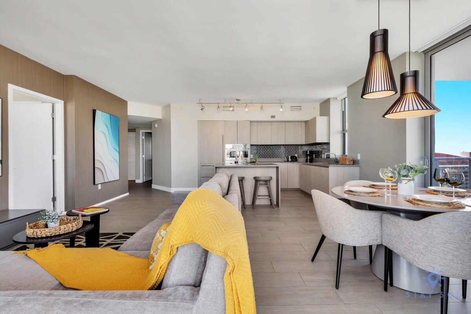 Building Photo - 4010 S Ocean Dr