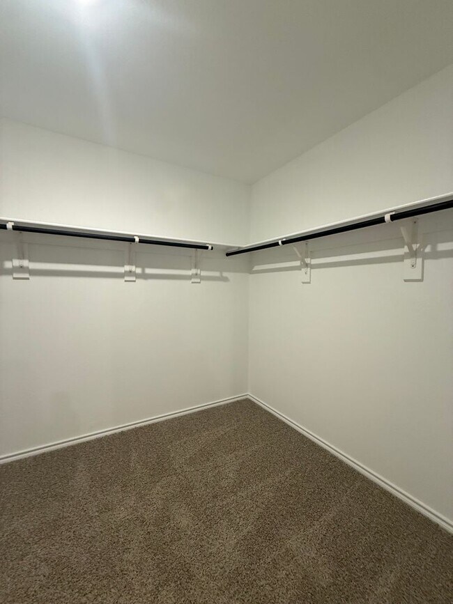 Building Photo - 1108 Belhaven St