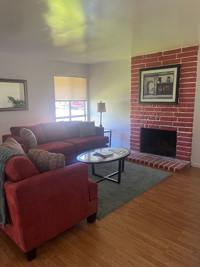 Primary Photo - Spacious 3 bedroom 2 bath condo