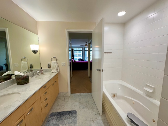 Building Photo - 654 Front St