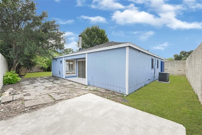 Building Photo - 8302 Country Wind Ln