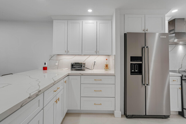 Building Photo - 401 Briny Ave