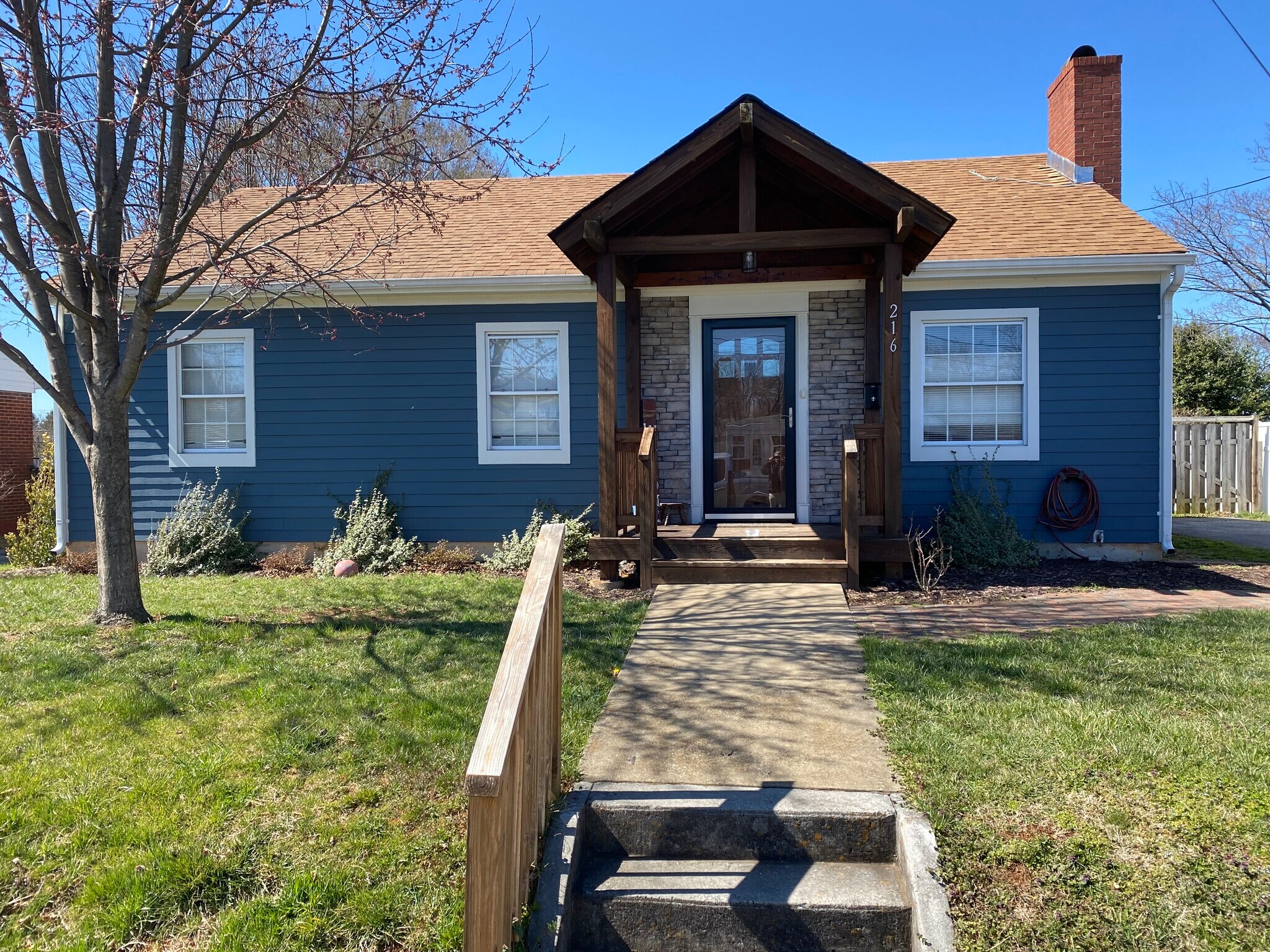 Building Photo - 216 Clymer Ave