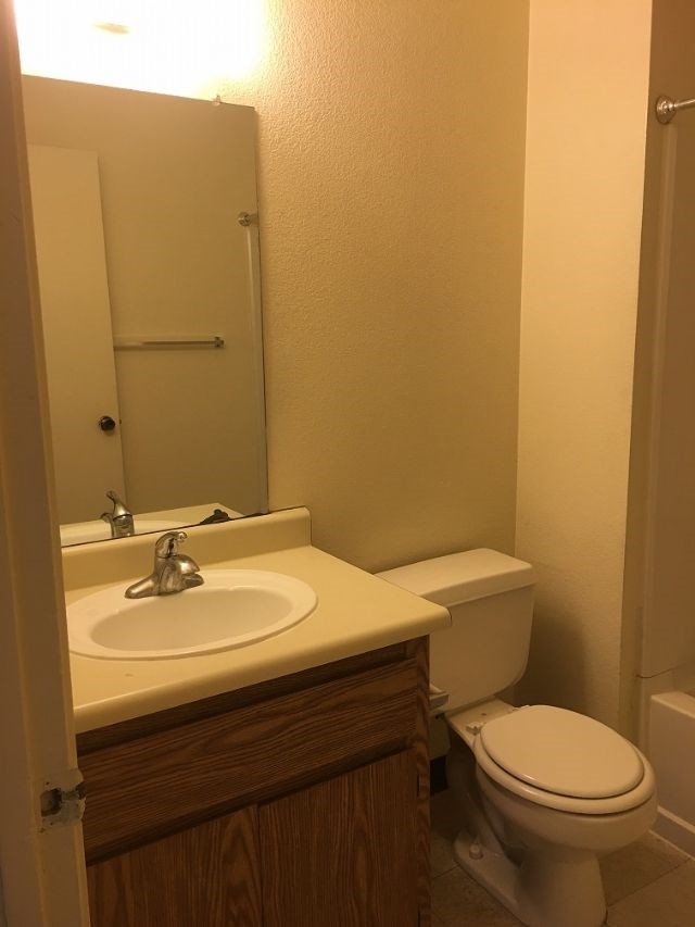 Building Photo - Apartment For Rent in Fresno