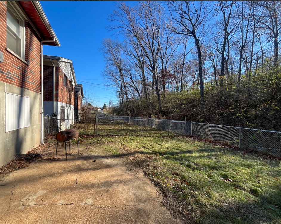 Building Photo - 6636 Kenwood Dr
