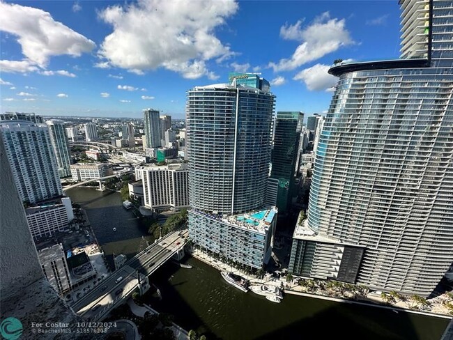 Building Photo - 475 Brickell Ave