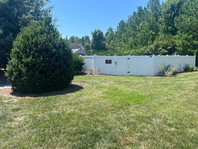 Building Photo - 1109 Somers Dr