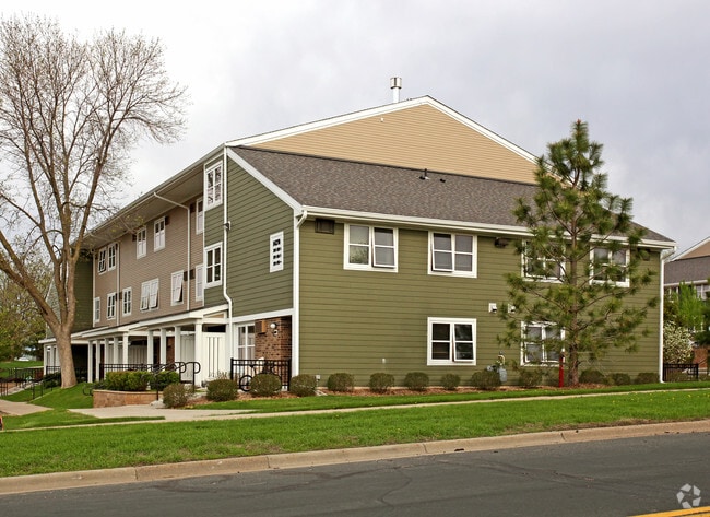 Primary Photo - Chancellor Manor