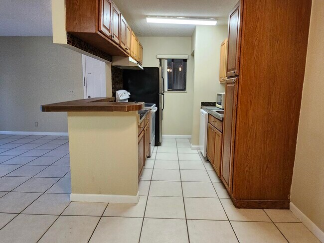 Building Photo - 545 Trace Cir