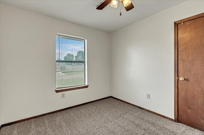 Building Photo - 10412 Koch Dr