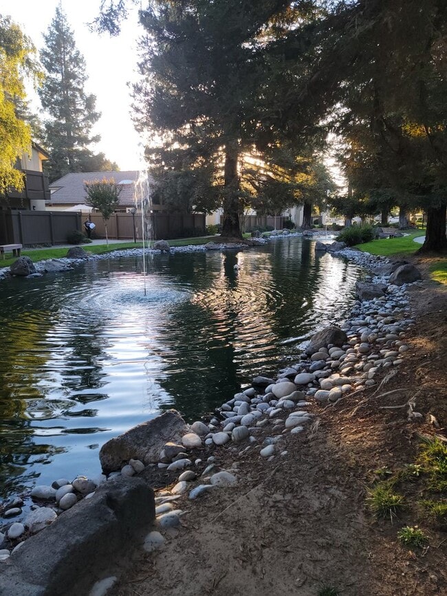 Building Photo - Condo in the most desired gated community ...