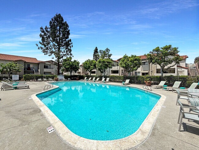 Building Photo - Charming 2BD/2BA Condo in La Mesa W/ A/C, ...