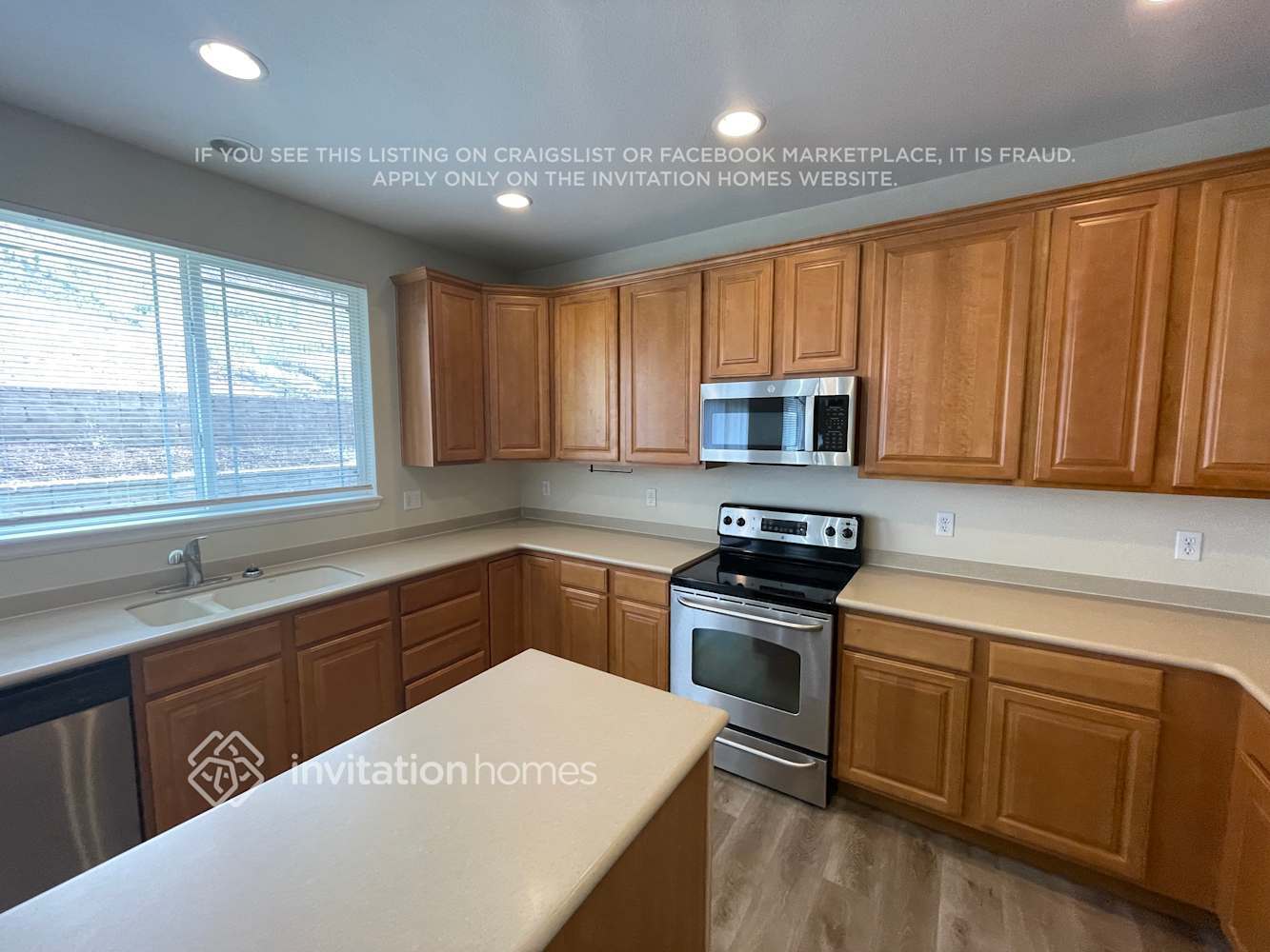 Building Photo - 2448 Bellavista St