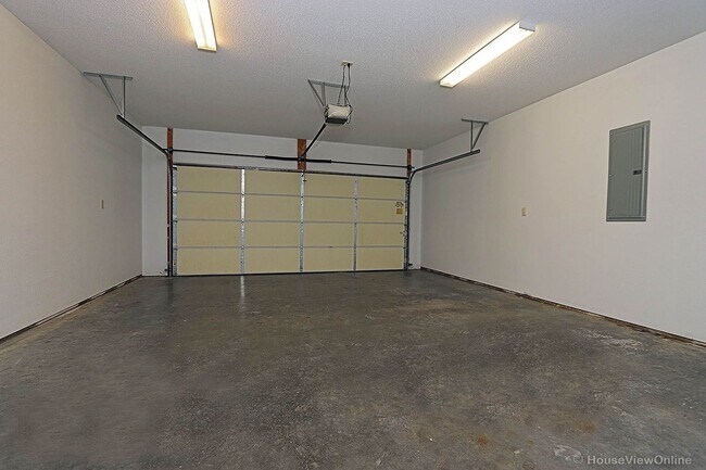 Building Photo - Larkspur 2850/2852