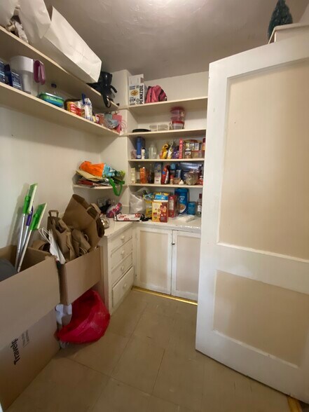 Building Photo - 139 Davis Ave