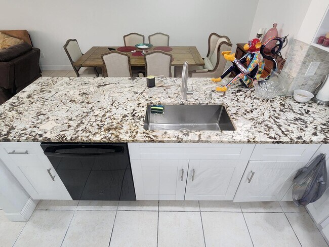 Building Photo - 6013 10th Ave N